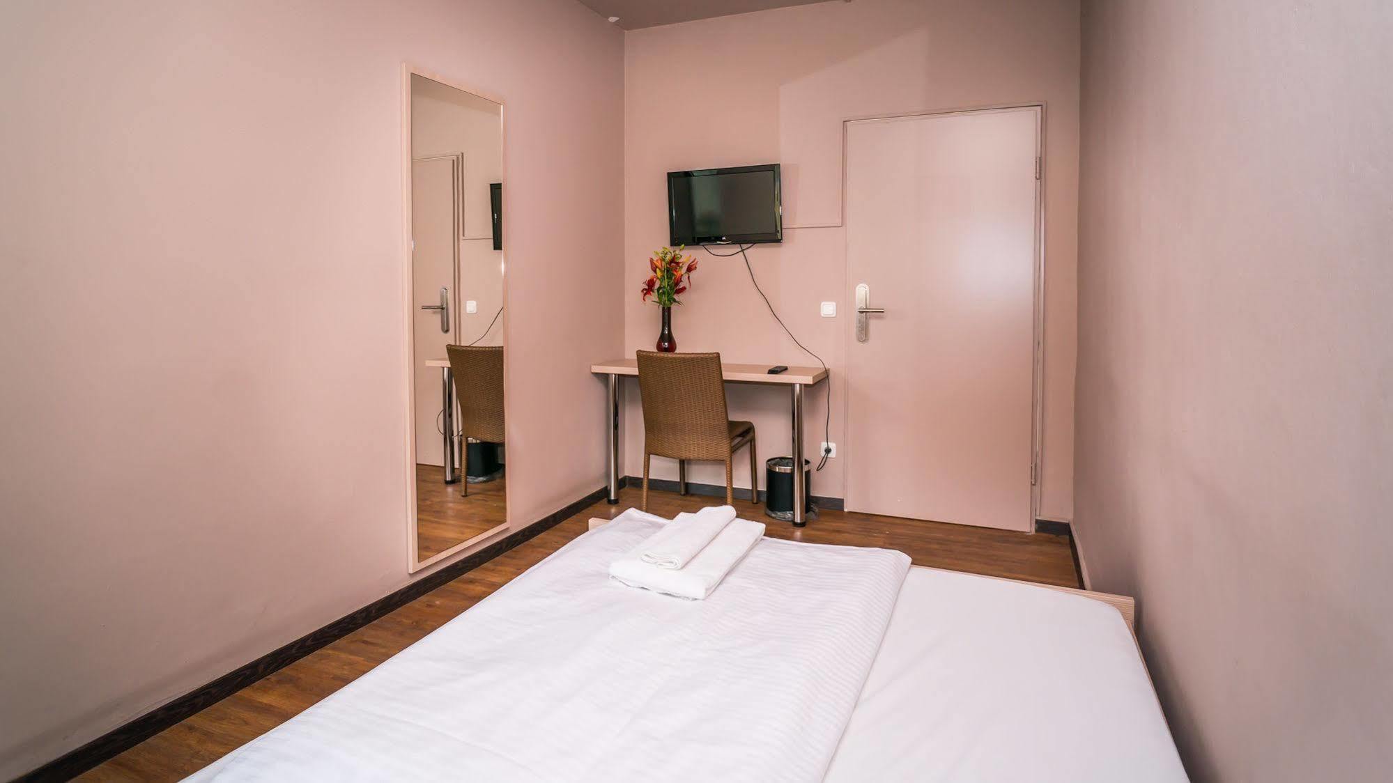 Smart Stay - Hostel Munich City Exterior photo